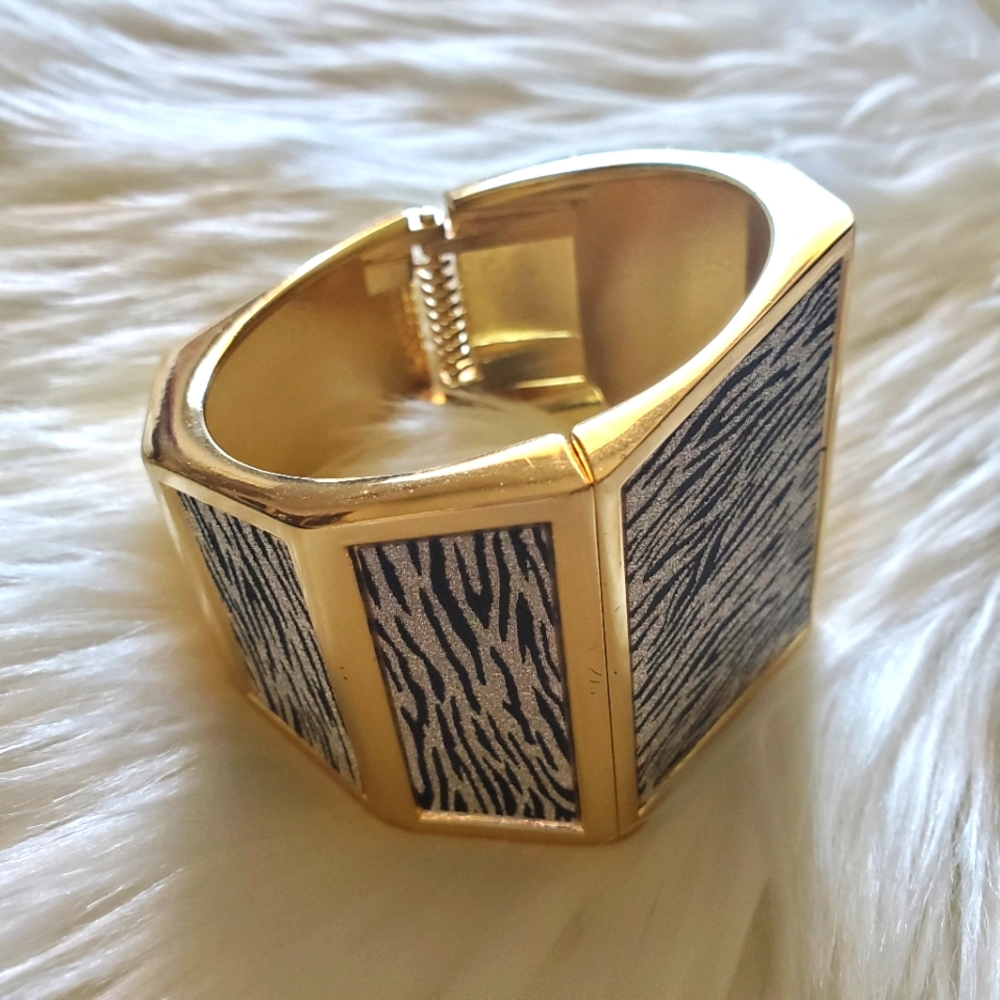 Bangle Bracelet Shimmering Gold-tone Zebra print large